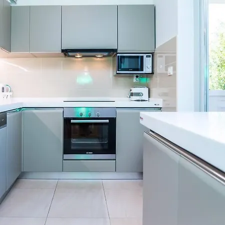 New! Carpe Diem 1,split-bacvice,free Wi-fi, Parking